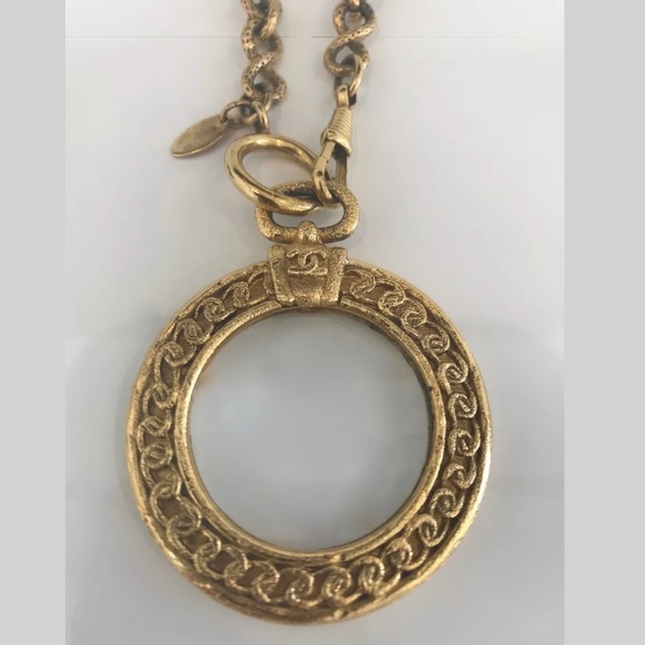 CHANEL MAGNIFYING GLASS MEDALLION NECKLACE NWOTS! - Picture 9 of 15